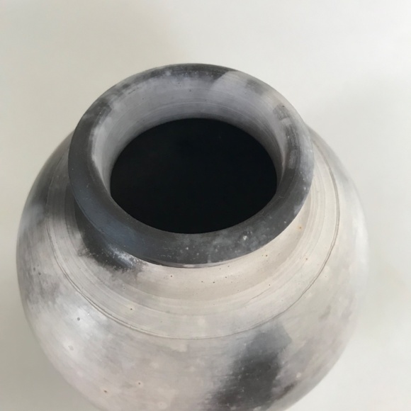 Beautiful raku fired ceramic pot. - Picture 3 of 4